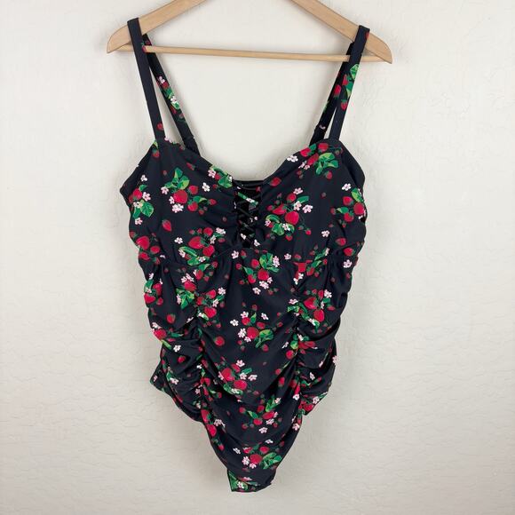 Torrid Wireless Lattice One Piece Swimsuit Strawberries Print Womens Sz 2X Retro - Picture 2 of 11